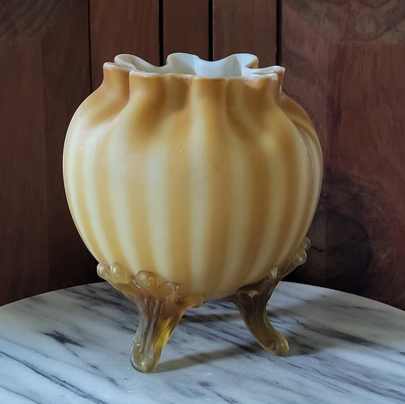 Glowing Green Glass Vase - Picture 8 of 12